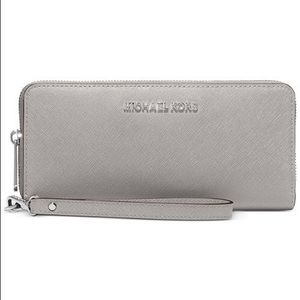Michael Kors Saffiano Continental Wallet